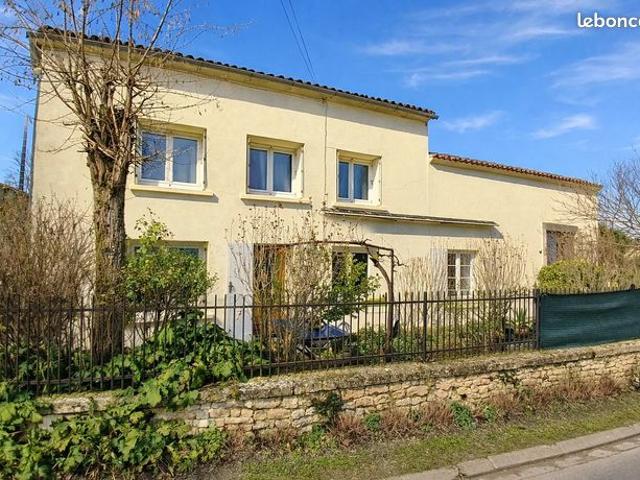 Maison vente à Cognac, Saint-fort-sur-le-né