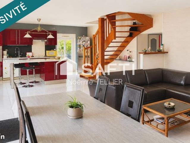 Maison vente à Laval, Saint-pierre-la-cour