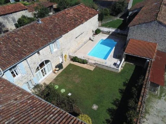 Maison vente à Confolens, Ruffec