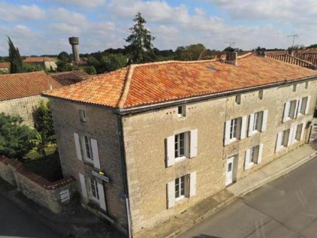 Maison vente à Confolens, Ruffec