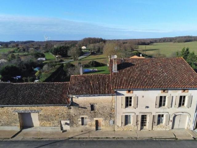Maison vente à Confolens, Champagne-mouton