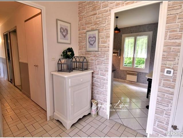 Maison vente à Évreux, L'habit