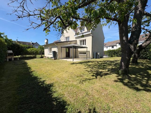 Maison vente à Versailles, Plaisir
