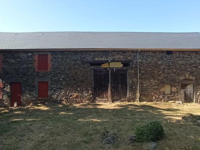 Maison vente à Chapdes-Beaufort, Puy-de-Dôme