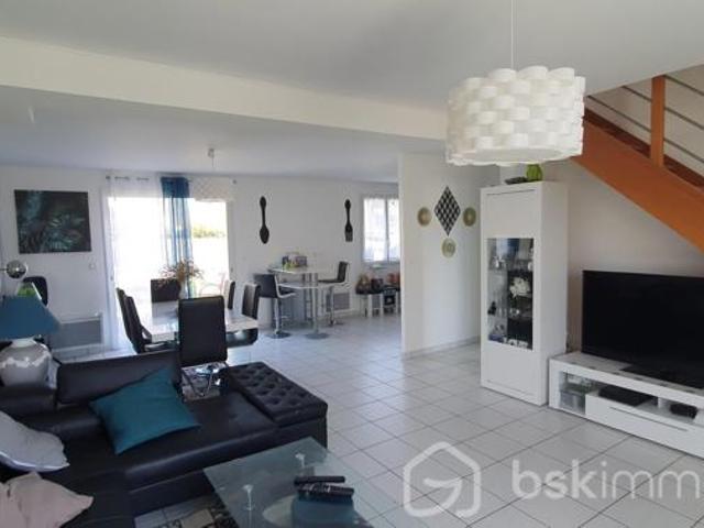 Maison vente à Laval, Changé