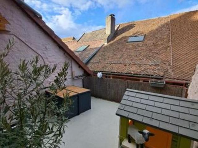 Maison vente à Grenoble, Corps