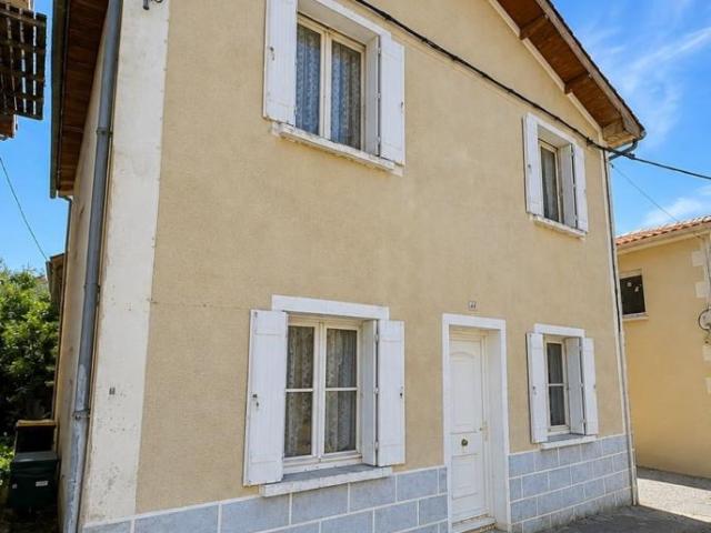Maison vente à Baignes-Sainte-Radegonde, Charente