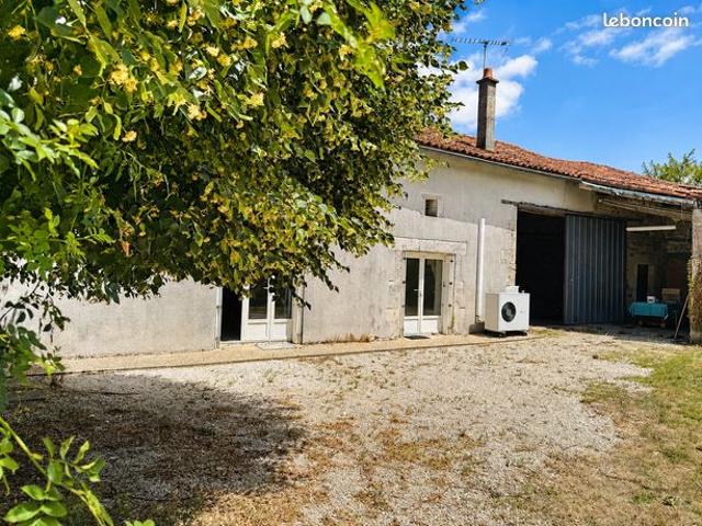 Maison vente à Confolens, Salles-de-villefagnan