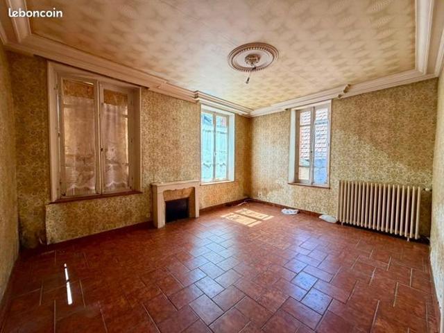 Maison vente à Aubusson, Bord-saint-georges
