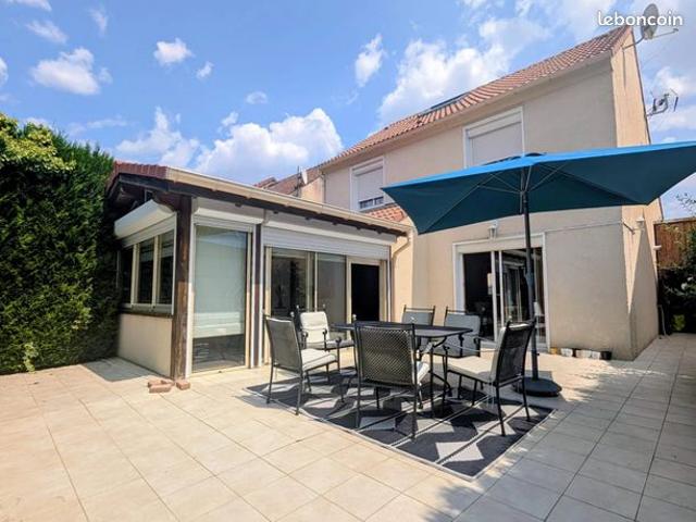 Maison vente à Versailles, Plaisir