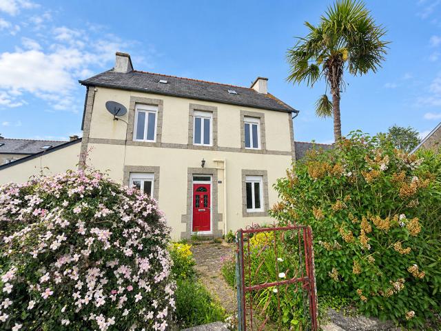 Maison vente à Poullaouen
