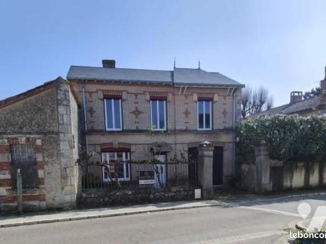 Maison vente à Fontenay-le-Comte, Velluire