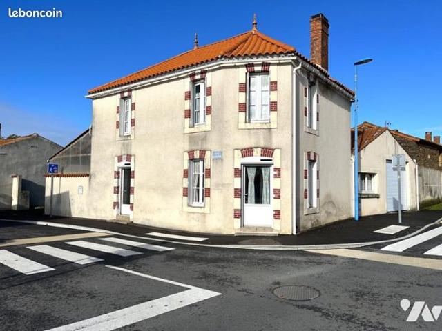 Maison vente à Fontenay-le-Comte, Château-guibert