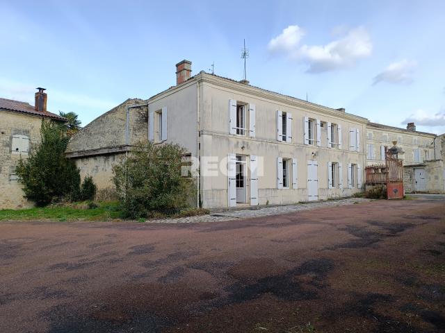 Maison vente à Saint-Jean-d'Angély, Vervant
