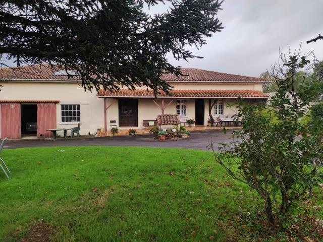 Maison vente à Angoulême, Montbron