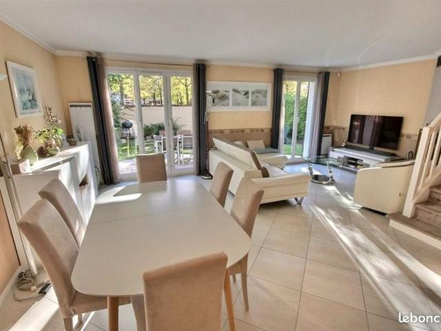 Maison vente à Versailles, Montigny-le-bretonneux