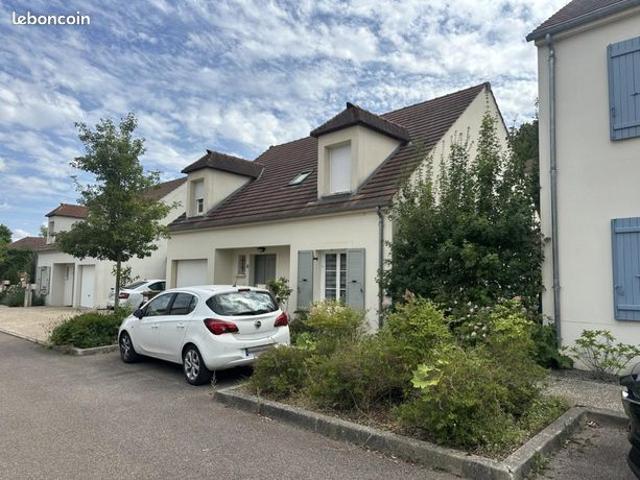 Maison vente à Saint-Germain-en-Laye, Maule