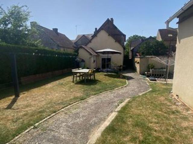 Maison vente à Alençon, Essay