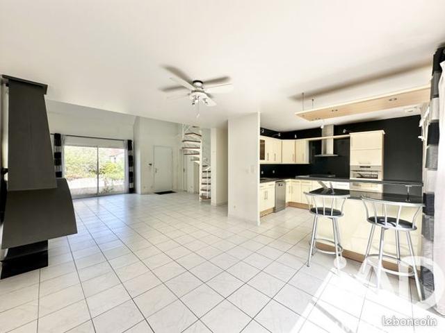 Maison vente à Palaiseau, Sainte-geneviève-des-bois