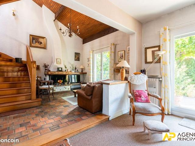 Maison vente à Saint-Germain-en-Laye, Le Mesnil-le-roi