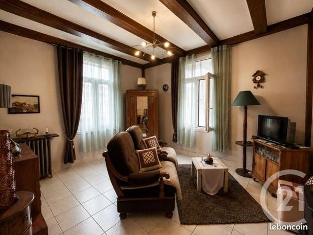 Maison vente à Saint-Étienne, L'etrat