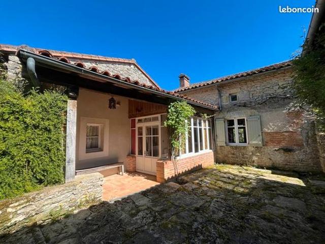 Maison vente à Benest, Charente