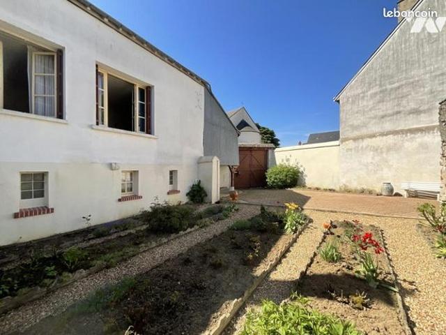 Maison vente à Blois, Avaray