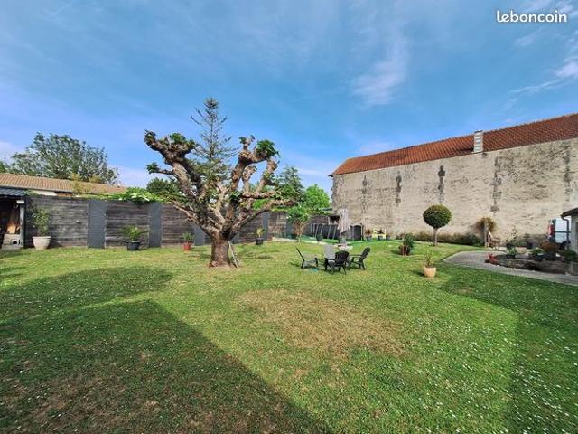 Maison vente à Saintes, Burie