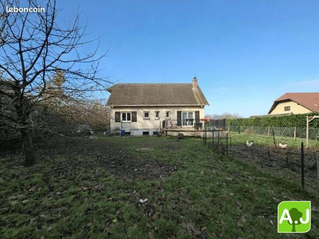 Maison vente à Évreux, L'habit