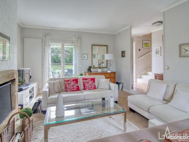 Maison vente à Versailles, Plaisir