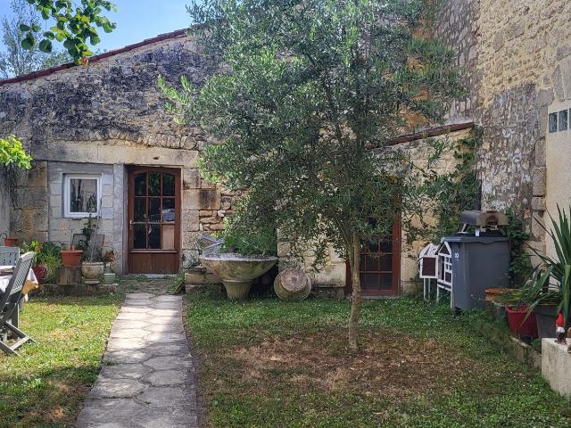 Maison vente à Saint-Jean-d'Angély, Taillebourg