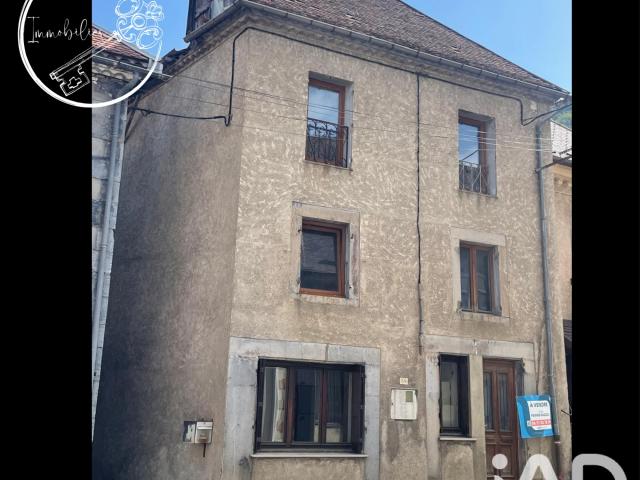 Maison vente à Grenoble, Corps