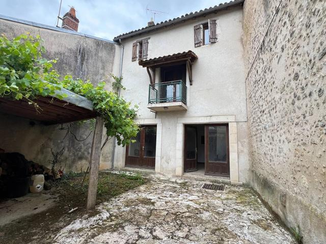 Maison vente à Montmorillon, Lussac-les-châteaux