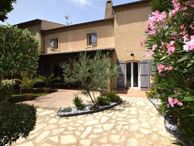 Maison vente à Arles, Cabannes