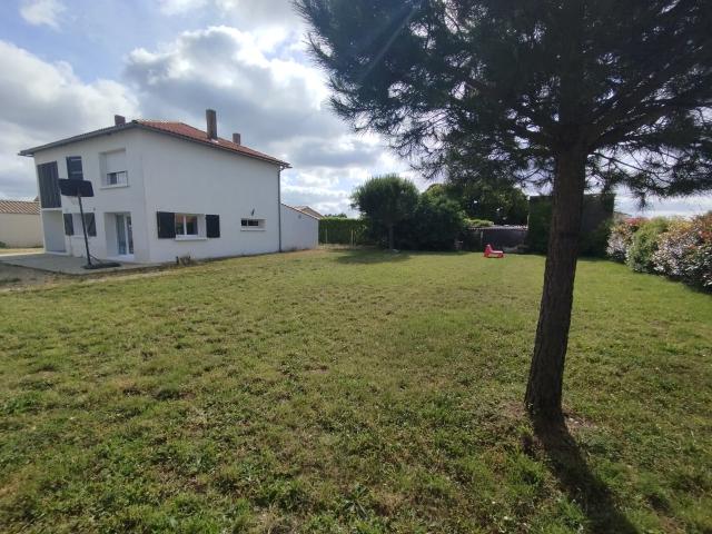 Maison vente à Échillais, Ville d'Enver