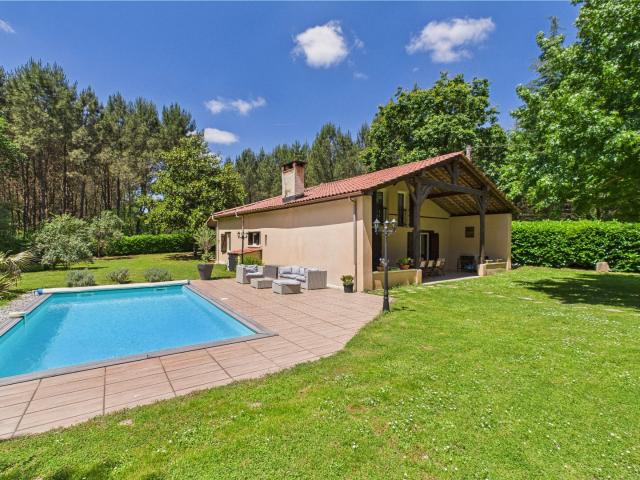 Maison vente à Cachen, Guinas
