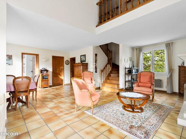 Maison vente à Saint-Germain-en-Laye, Saint-germain-en-laye