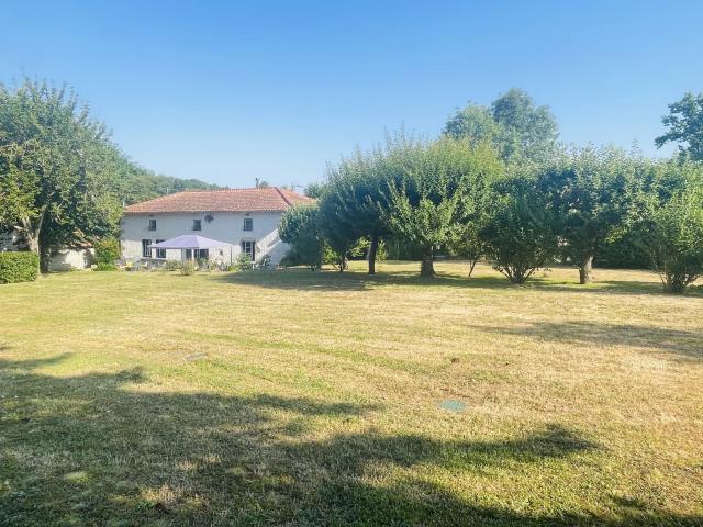 Maison vente à Confolens, Exideuil