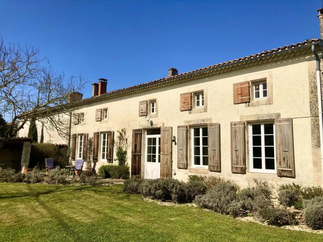 Maison vente à Saint-Jean-d'Angély, Saint-pierre-de-juillers