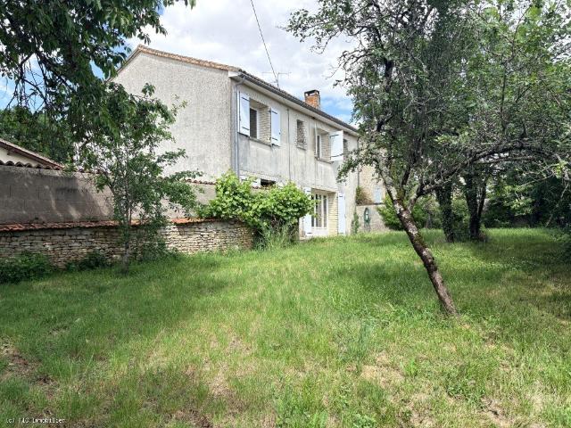 Maison vente à Confolens, Nouvelle-Aquitaine