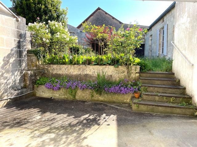 Maison vente à Saint-Jean-d'Angély, Saint-savinien