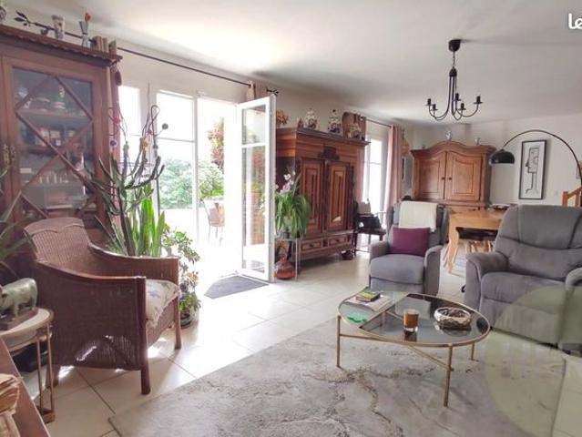 Maison vente à Versailles, Plaisir