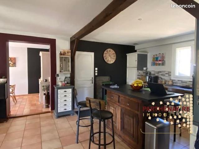 Maison vente à Parthenay, Pompaire
