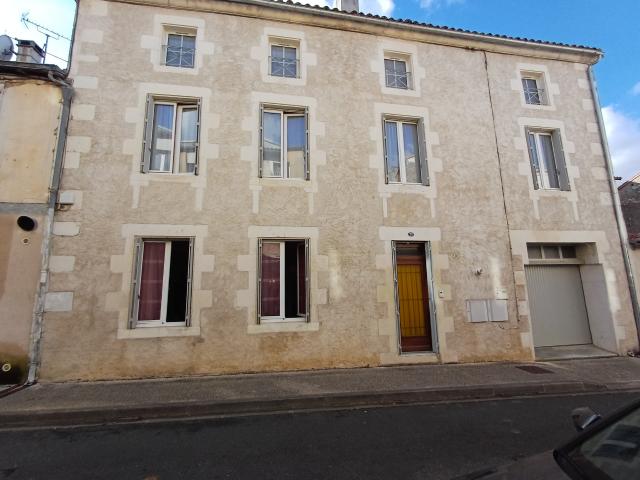 Maison vente à Ruffec, Charente