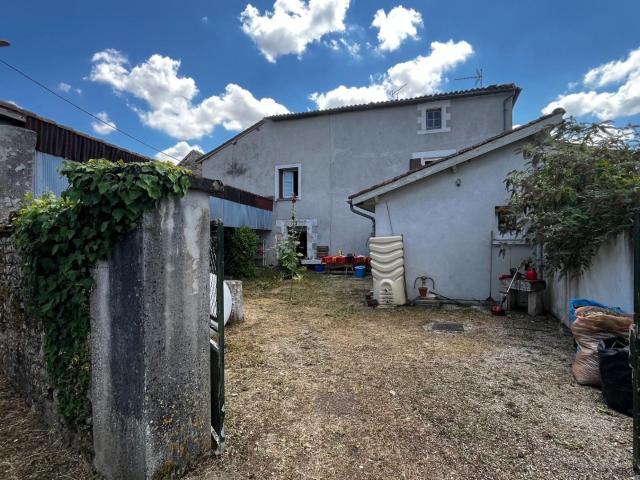 Maison vente à Confolens, Fontclaireau