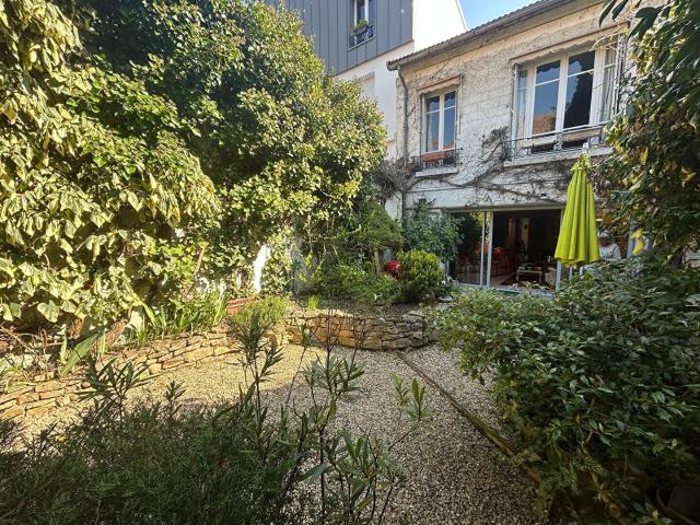 Maison vente à Suresnes, Quartier République