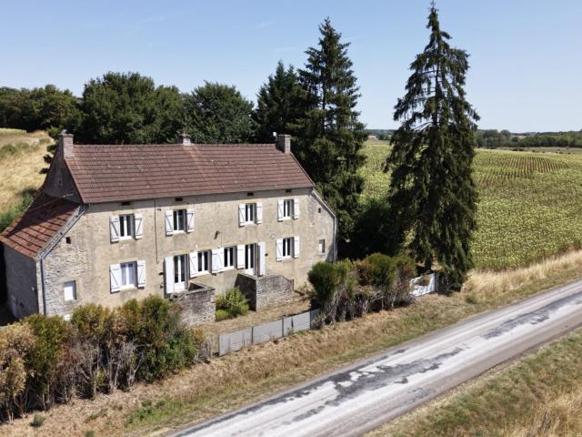 Maison vente à Nevers, Ville-langy