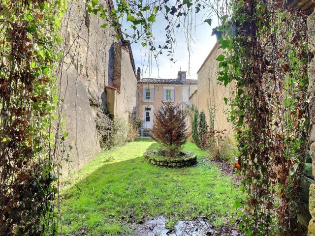 Maison vente à Angoulême, Chalais