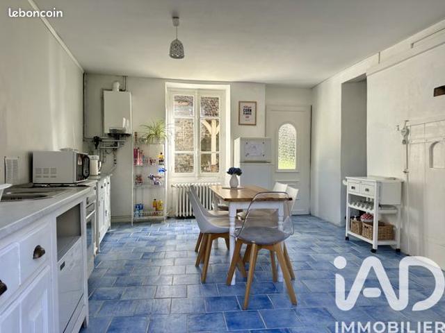 Maison vente à Pontoise, Us