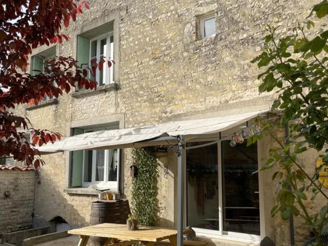 Maison vente à Confolens, Aigre